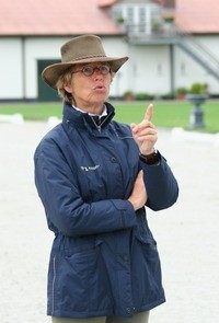 Tineke Bartels sofre queda de cavalo