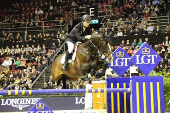 Rolf-Göran Bengtsson salta para a vitória no Grande Prémio Longines